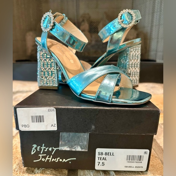 Betsey Johnson Women’s Sb-Bell Metallic Teal Heels - Picture 8 of 11